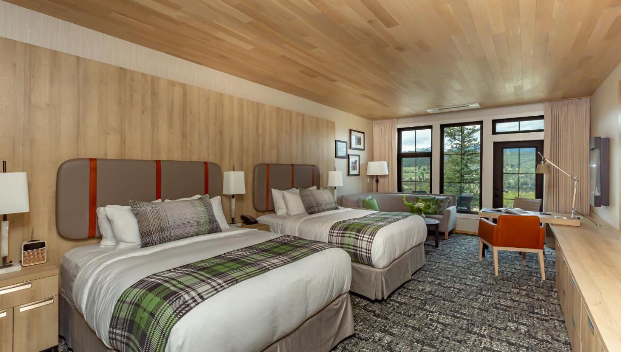 Headwaters Lodge At Eagle Ranch Resort Invermere Bagian luar foto