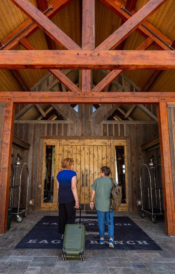 Headwaters Lodge At Eagle Ranch Resort Invermere Bagian luar foto