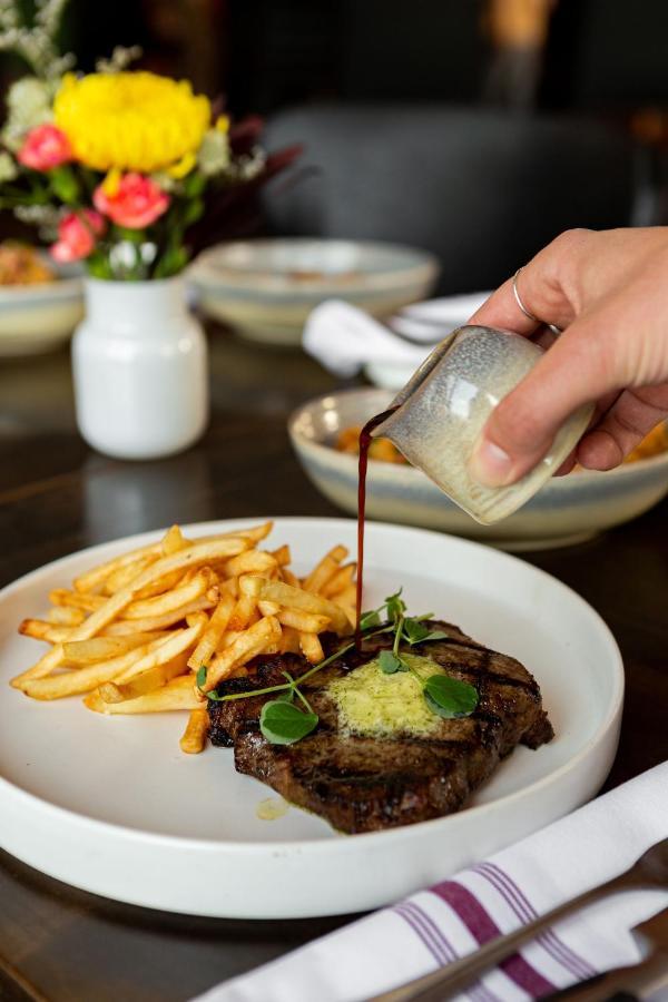 Headwaters Lodge At Eagle Ranch Resort Invermere Bagian luar foto