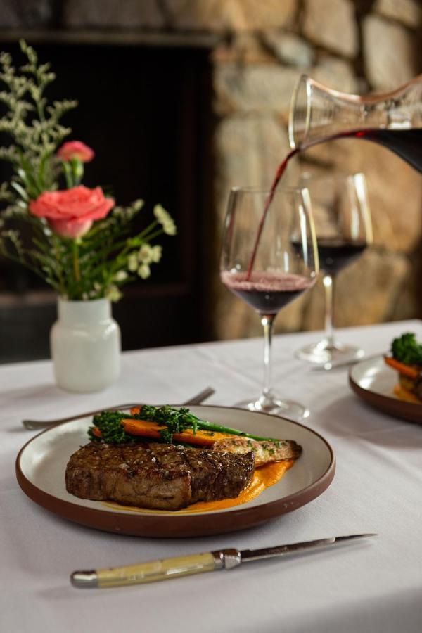 Headwaters Lodge At Eagle Ranch Resort Invermere Bagian luar foto
